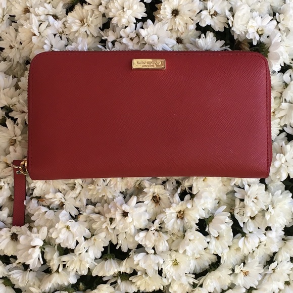 kate spade Handbags - HP#161 🎉🎉Red Kate Spade wallet (women) Authentic